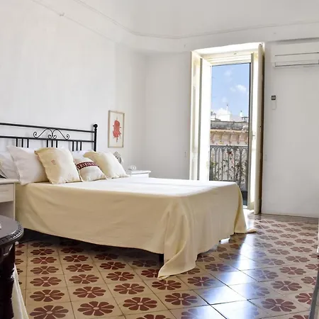 La Guglia : Hibiscus Apartment Ostuni